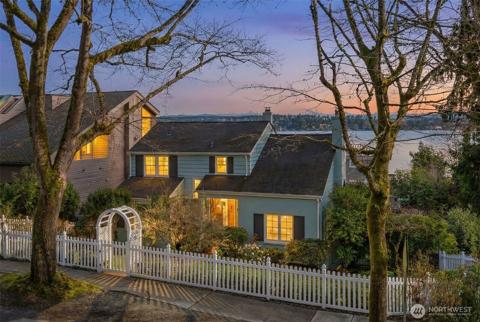 Property Photo: 1702 Lake Washington Boulevard WA 98122