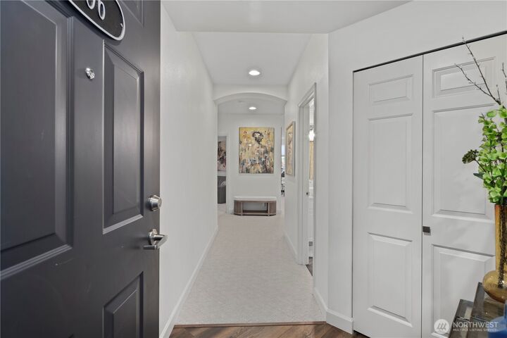 Property Photo:  615  6th Street 206  WA 98033 