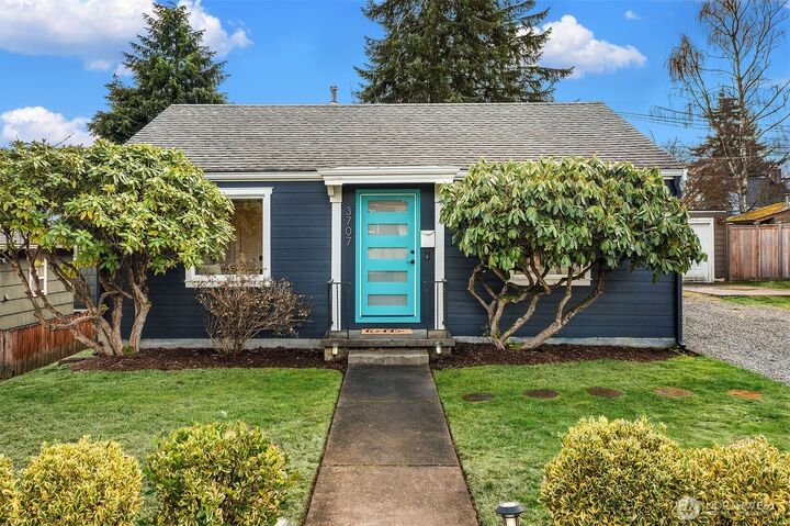 Property Photo:  3707 SW  Thistle  WA 98126 