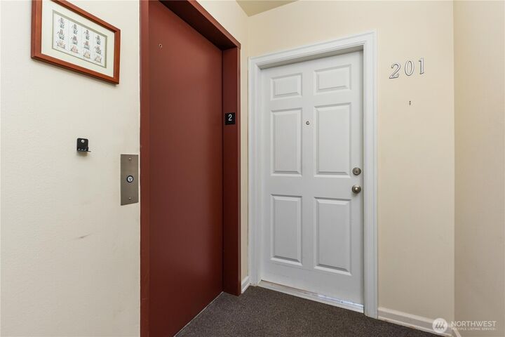 Property Photo: 550 Dayton Street 201 WA 98020