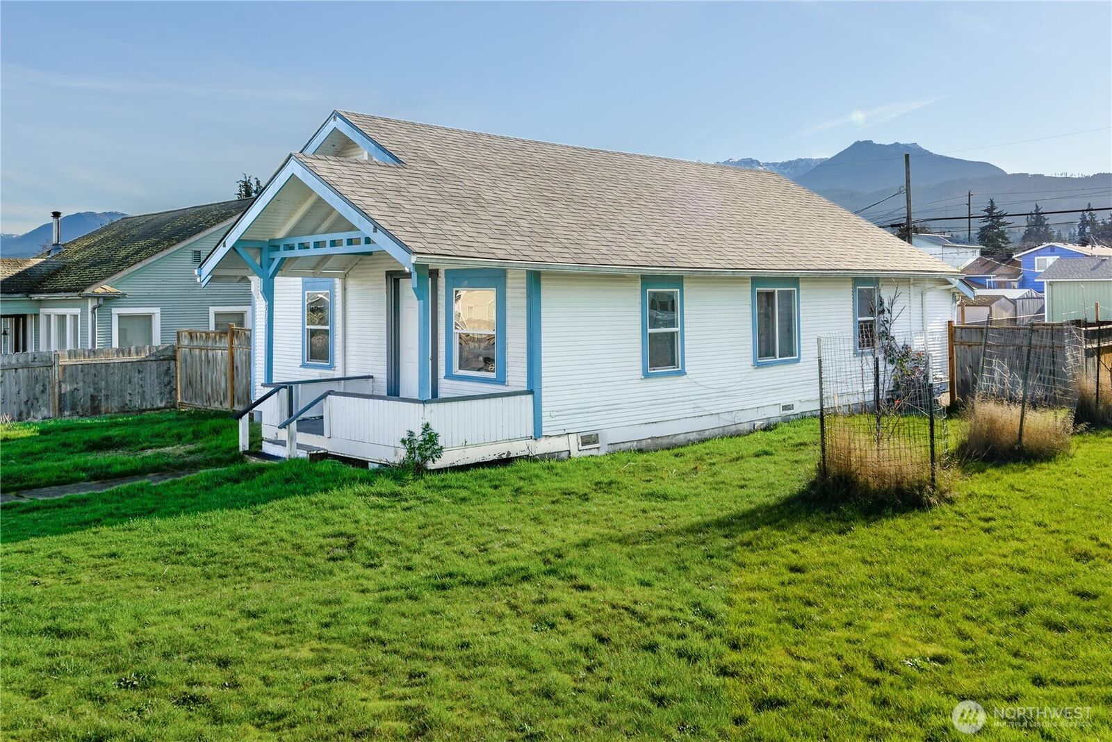 Property Photo: 734 W 4th St WA 98363