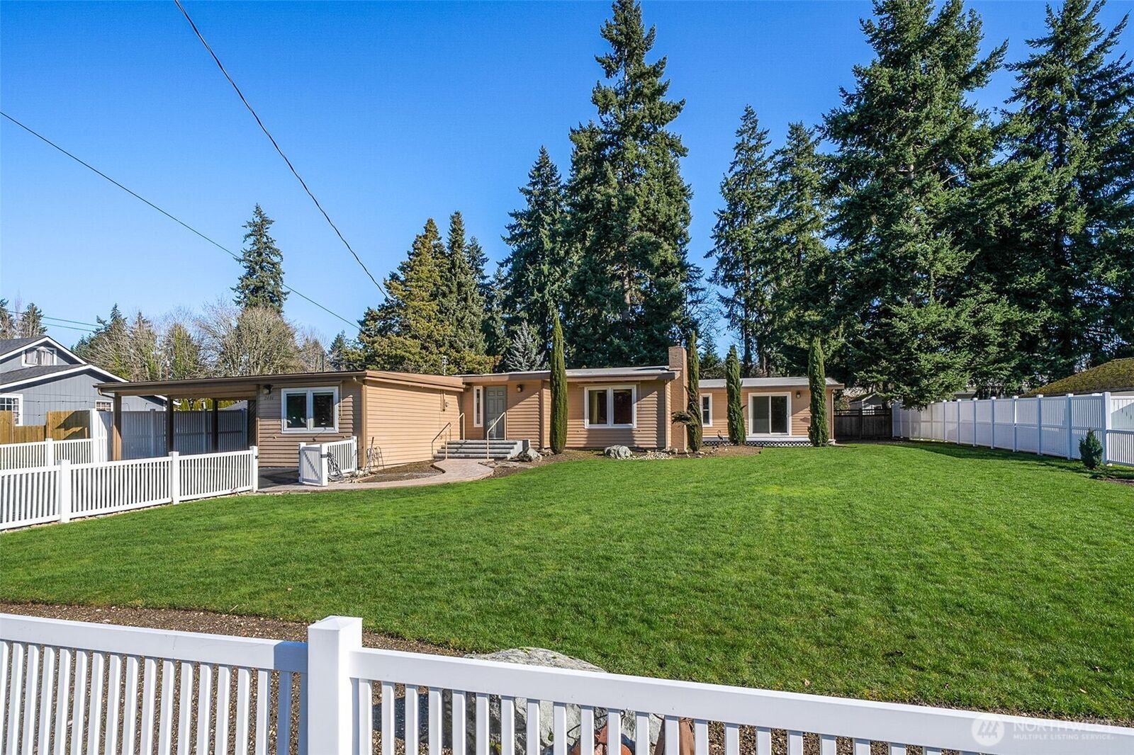 Property Photo:  2406  10th Avenue  WA 98354 