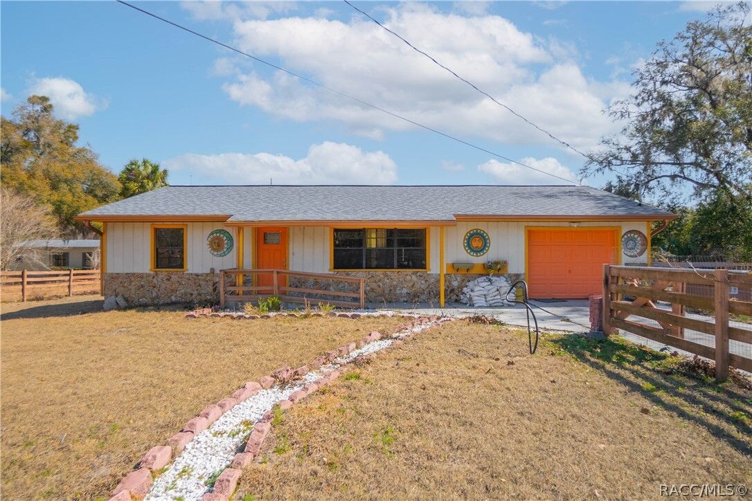 Property Photo:  1711 N Croft Avenue  FL 34453 