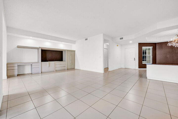 Property Photo: 11571 Briarwood Circle 1 FL 33437