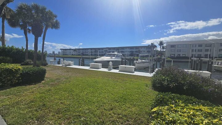 Property Photo:  104 Paradise Harbour Boulevard 114  FL 33408 
