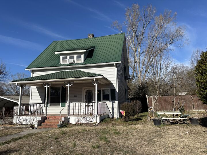 Property Photo:  910 Georgia Avenue  TN 37331 
