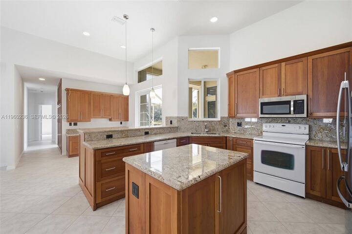 Property Photo:  833 Crestview Cir  FL 33327 