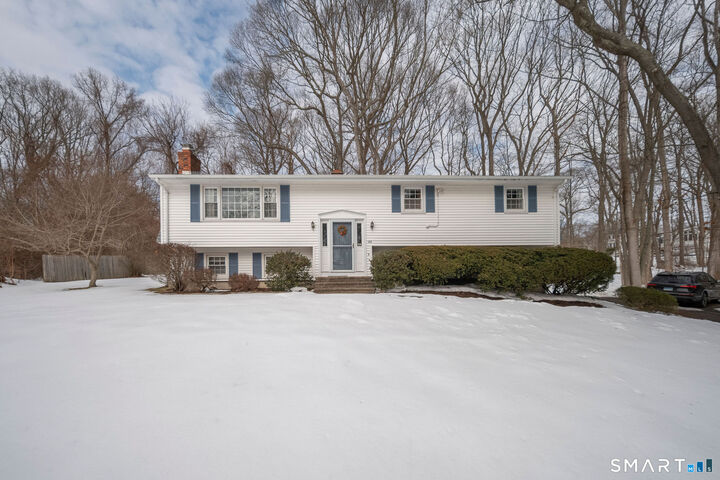 Property Photo: 162 Yankee Peddler Path CT 06443