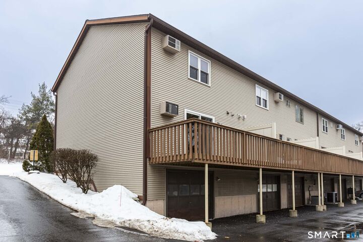 Property Photo:  71 White Oak Avenue Apt B6  CT 06062 