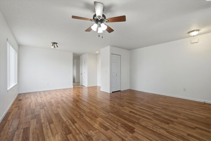 Property Photo:  108 Ela Loop  WA 98930 