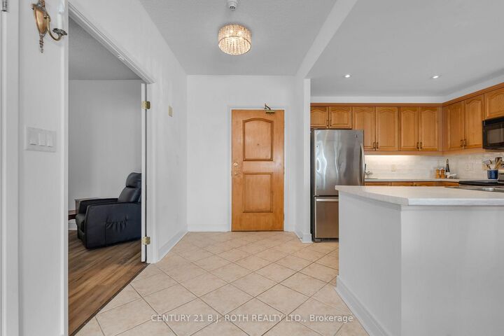 Property Photo:  2 Toronto Street 1402  ON L4N 9R2 