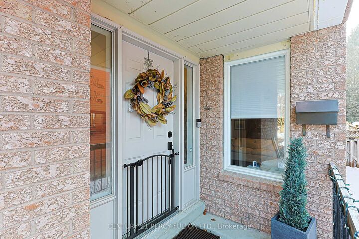 Property Photo: 84 Loraview Lane ON L4G 6N5