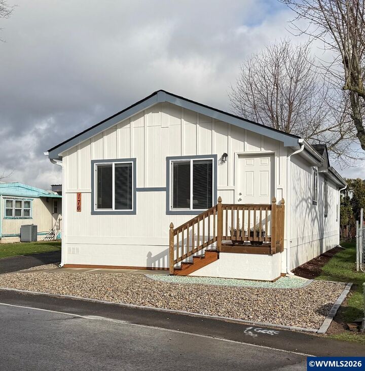Property Photo:  176 Clearwater Av NE  OR 97301 