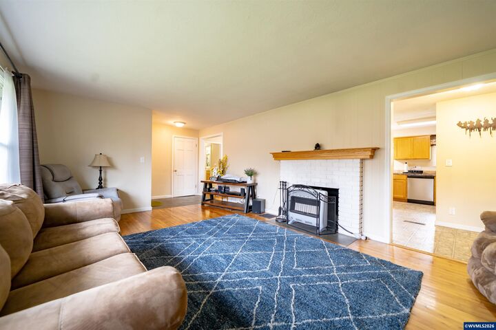 Property Photo: 5940 Macleay Rd SE OR 97317