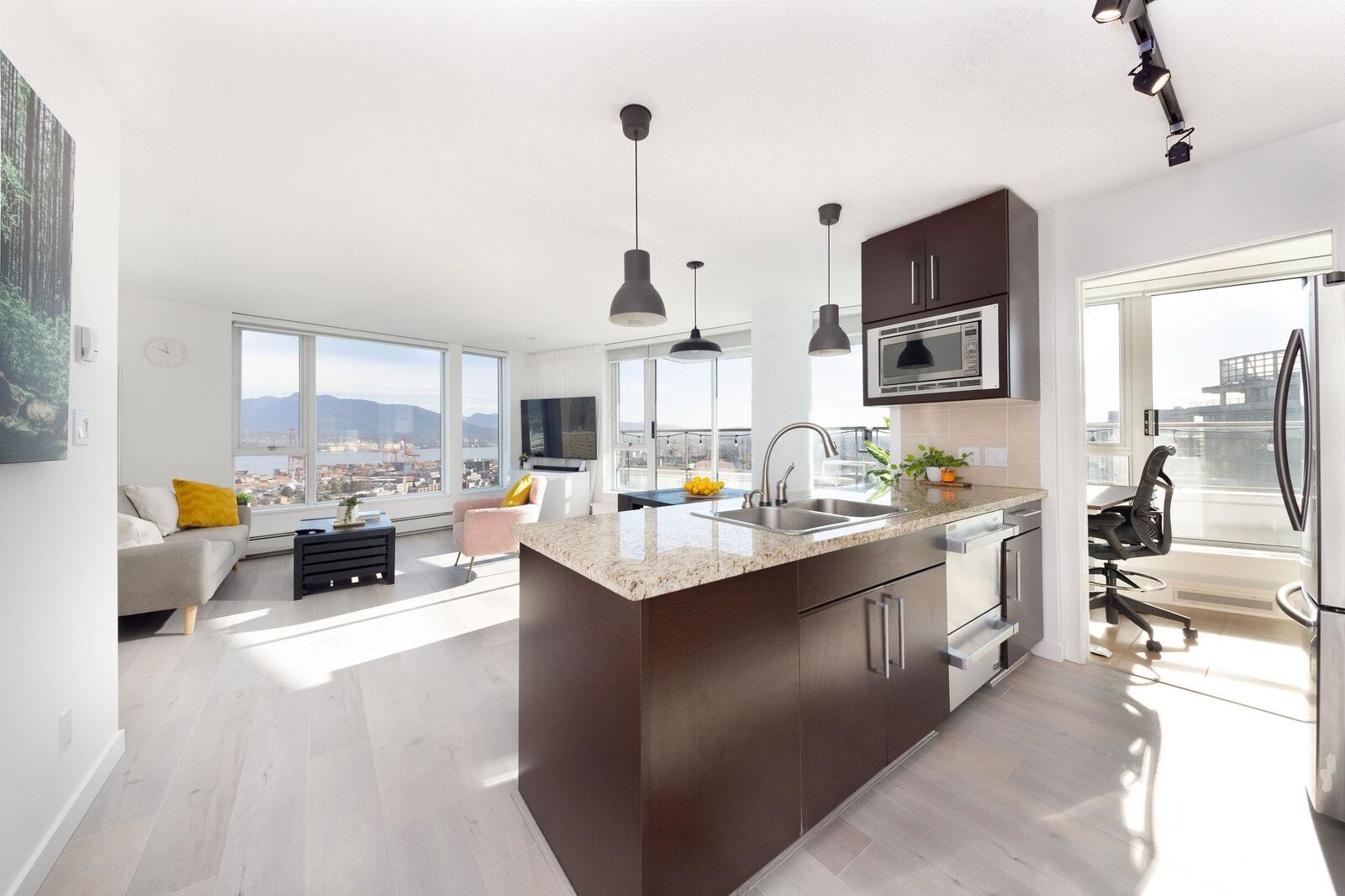 Property Photo: 188 Keefer Place 3705 BC V6B 0J1