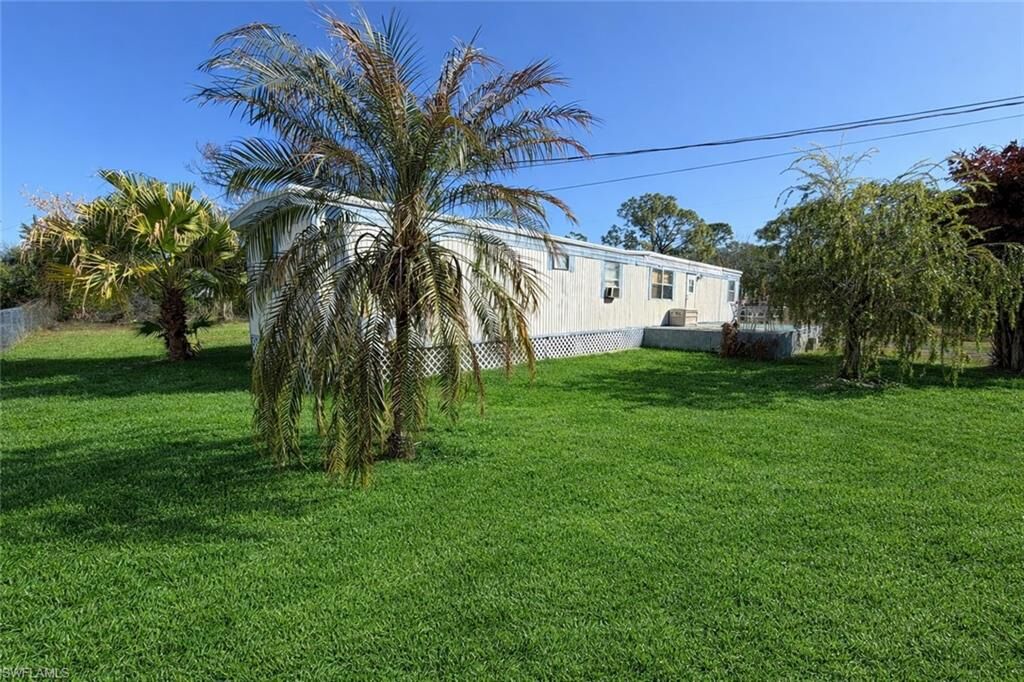 Property Photo:  2204 Tucker Ln  FL 33917 