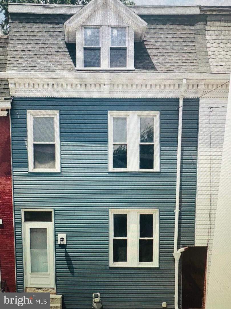 Property Photo: 461 E Walnut Street PA 17403