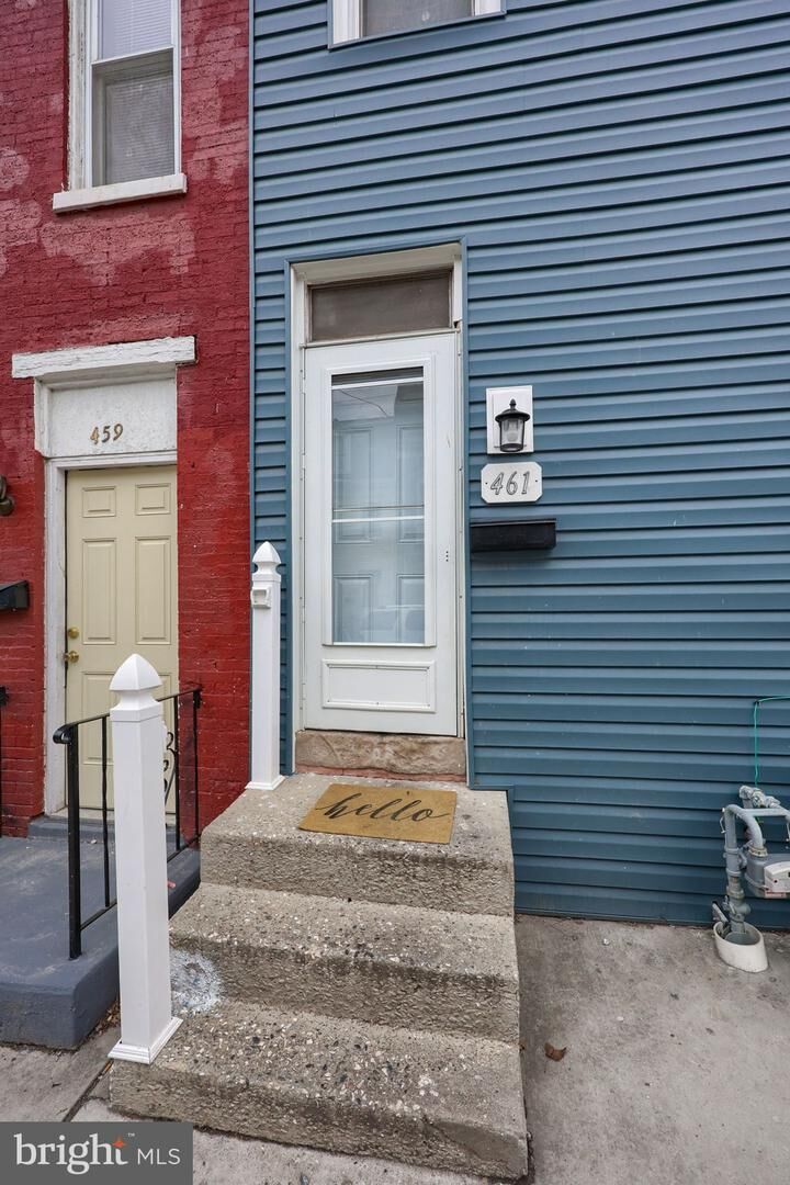 Property Photo: 461 E Walnut Street PA 17403
