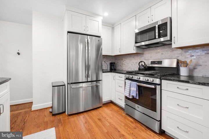 Property Photo:  2504 Kenilworth Street N  VA 22207 