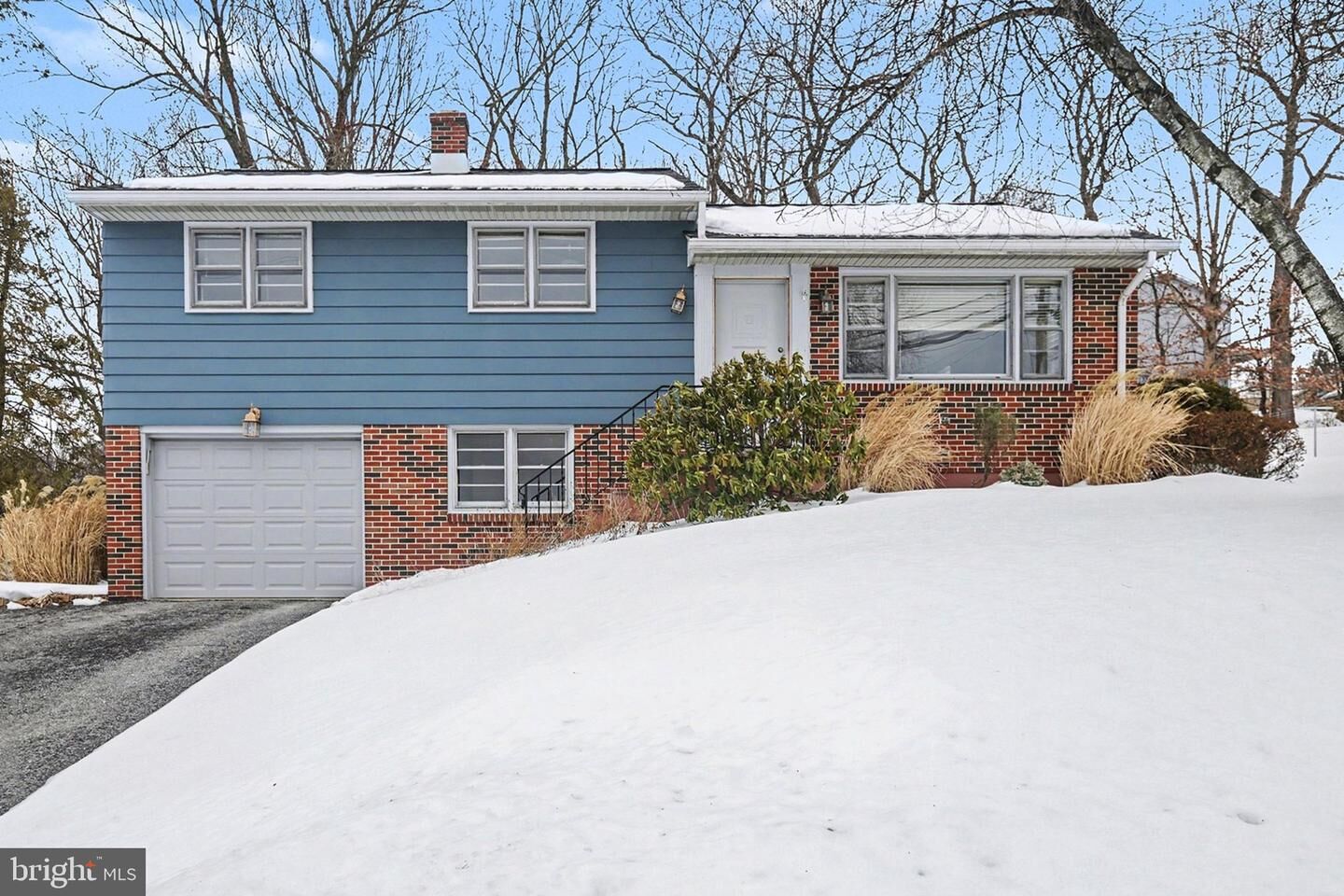 Property Photo:  909 Sunnyside Road  PA 17036 