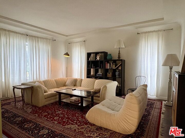 Property Photo:  429 N Sierra Bonita Ave  CA 90036 