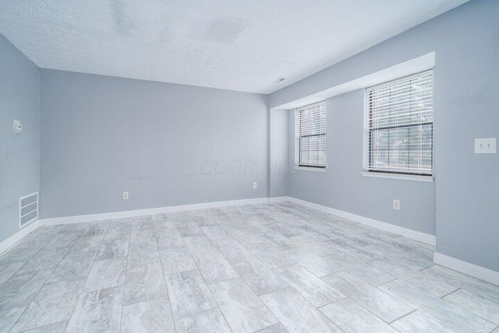 Property Photo:  277 Cross Country S Drive  OH 43081 