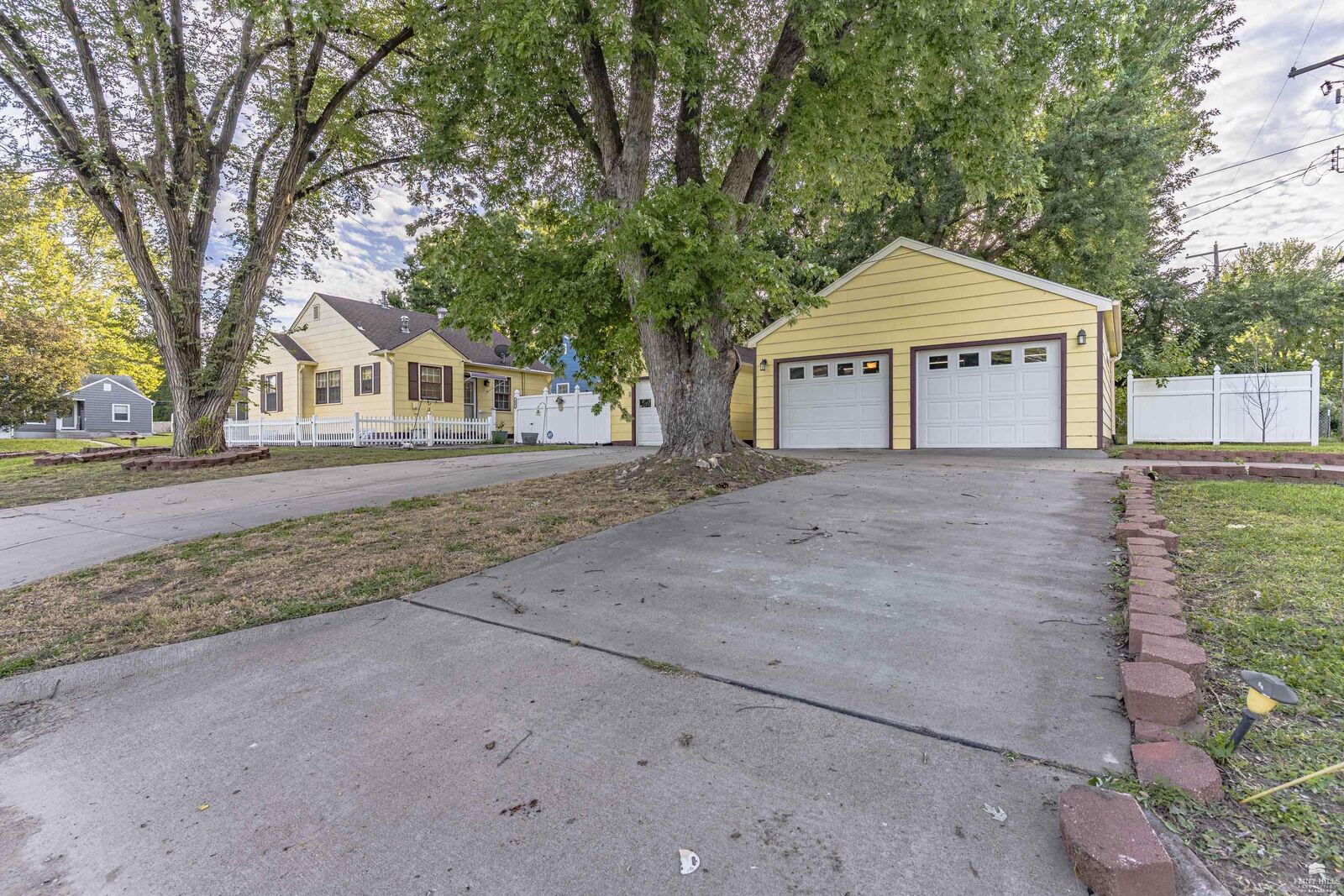 Property Photo:  402 W Vine Street  KS 66441 