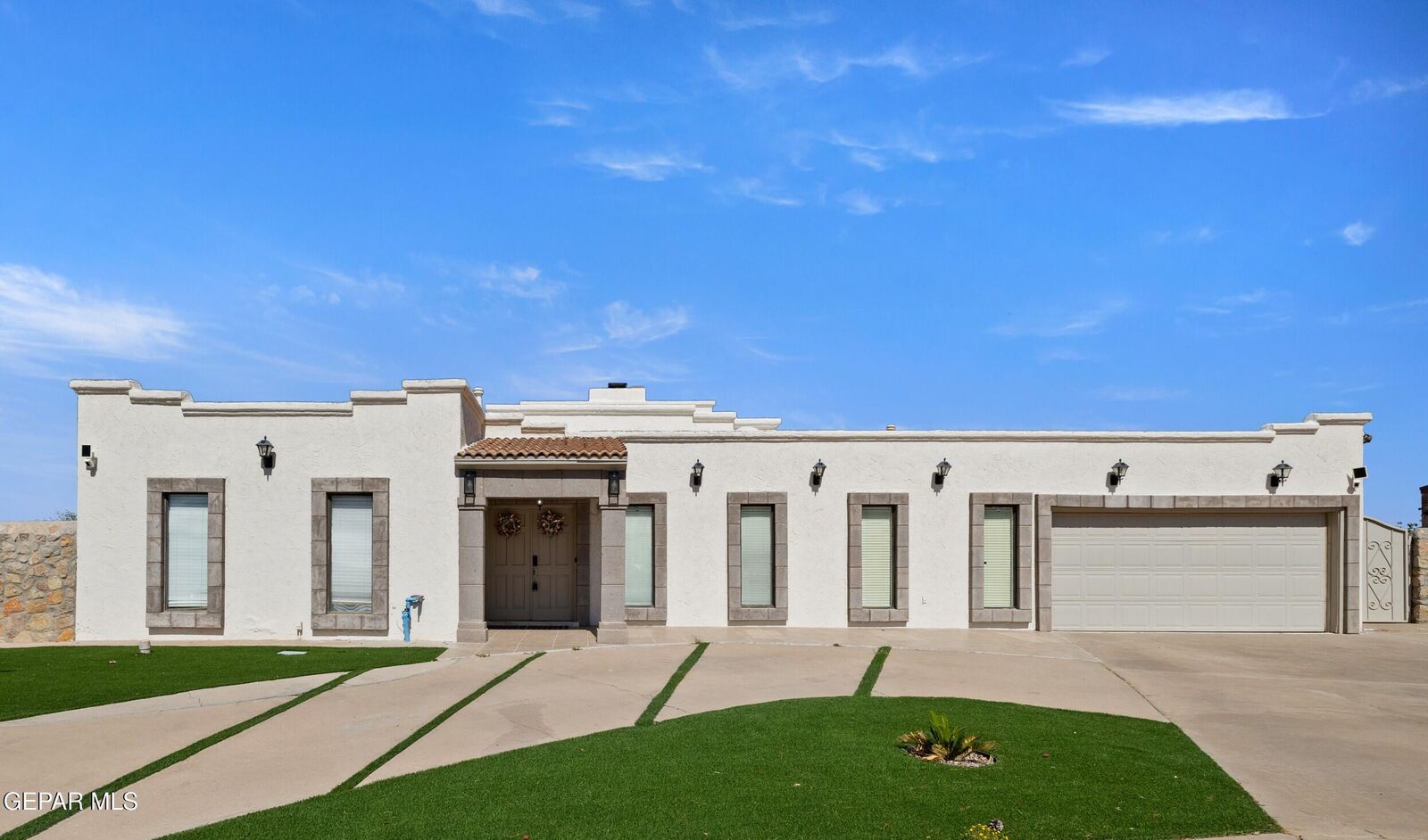 Property Photo: 405 Los Seris Place TX 79912