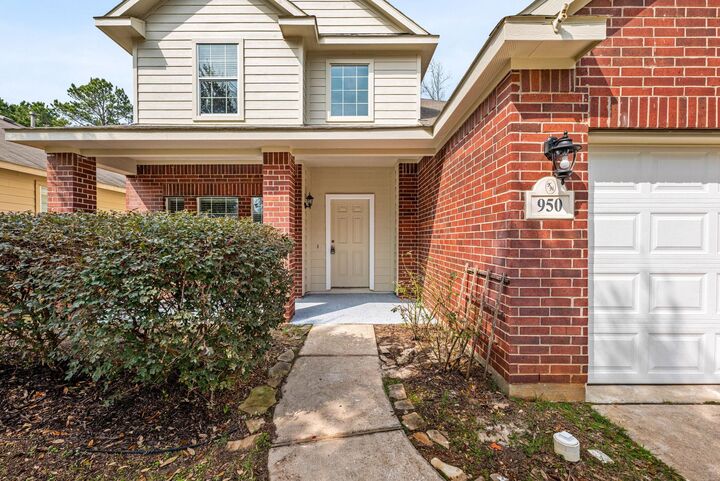 Property Photo:  950 Oak Glen Drive  TX 77378 