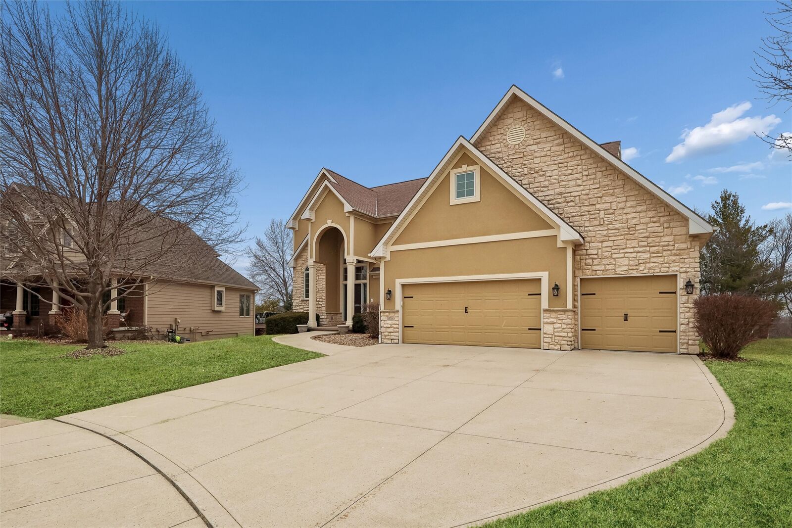 Property Photo:  15701 Brookshire Drive  IA 50323 