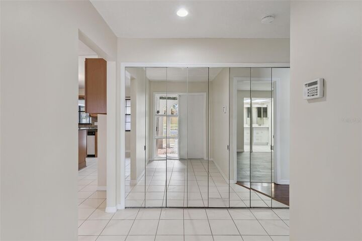 Property Photo: 6246 Silver Glen Court FL 32819