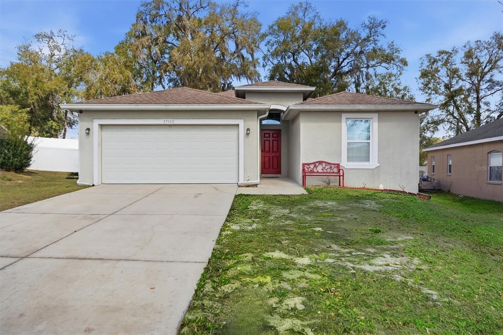 Property Photo:  37142 Highland Bluff Circle  FL 33523 