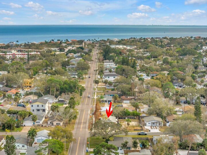 Property Photo:  1798 New Hampshire Avenue NE  FL 33703 