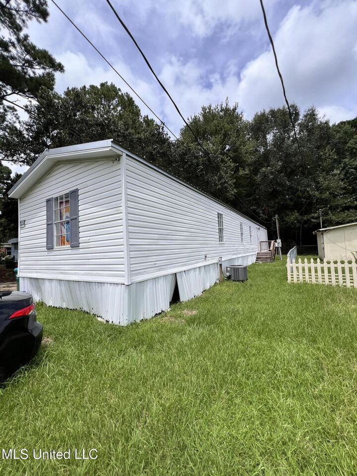Property Photo:  1820 Broadmoor Drive  MS 39553 