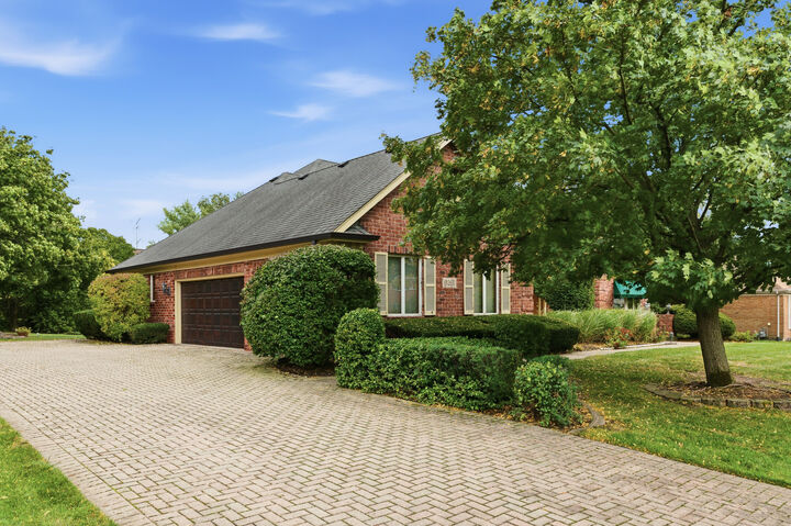 Property Photo:  8261 Lake Ridge Drive  IL 60527 