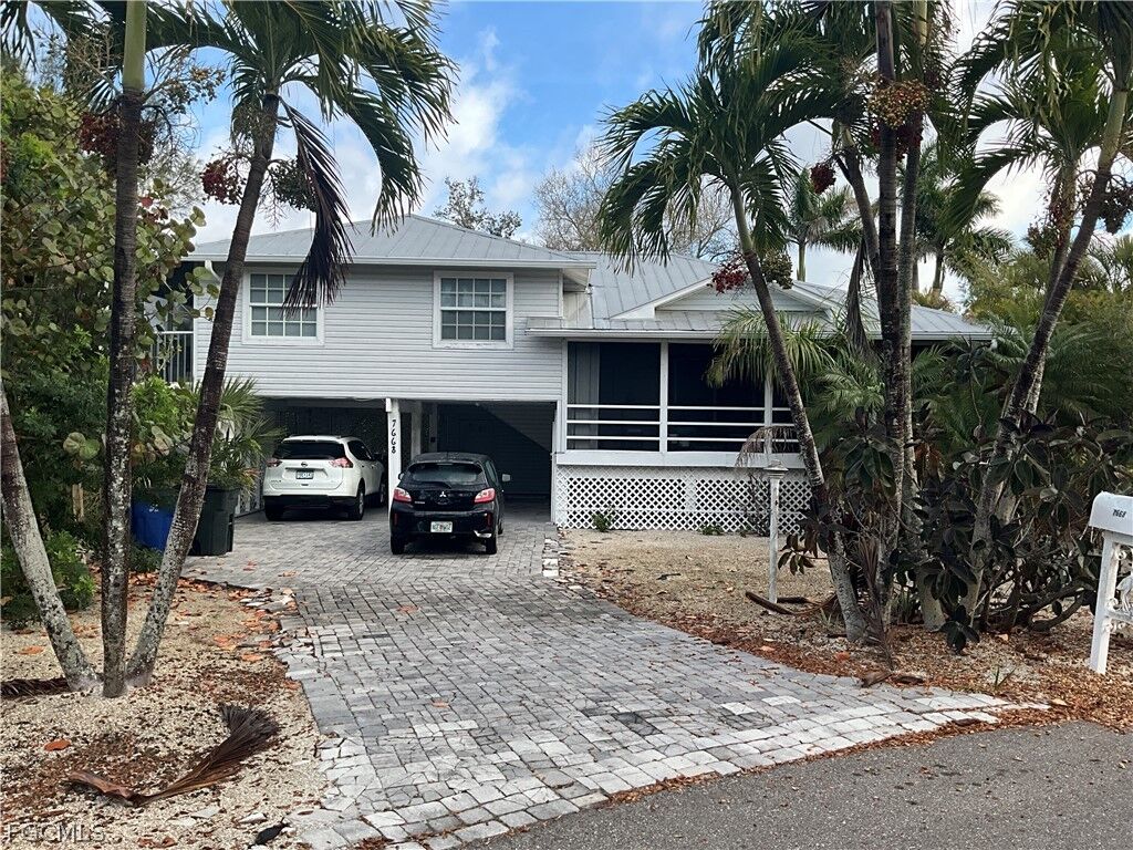 Property Photo:  7668 Myrsine Circle  FL 33922 