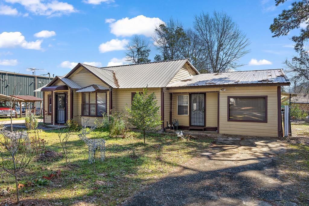 Property Photo:  121 Hasley St  TX 75961 