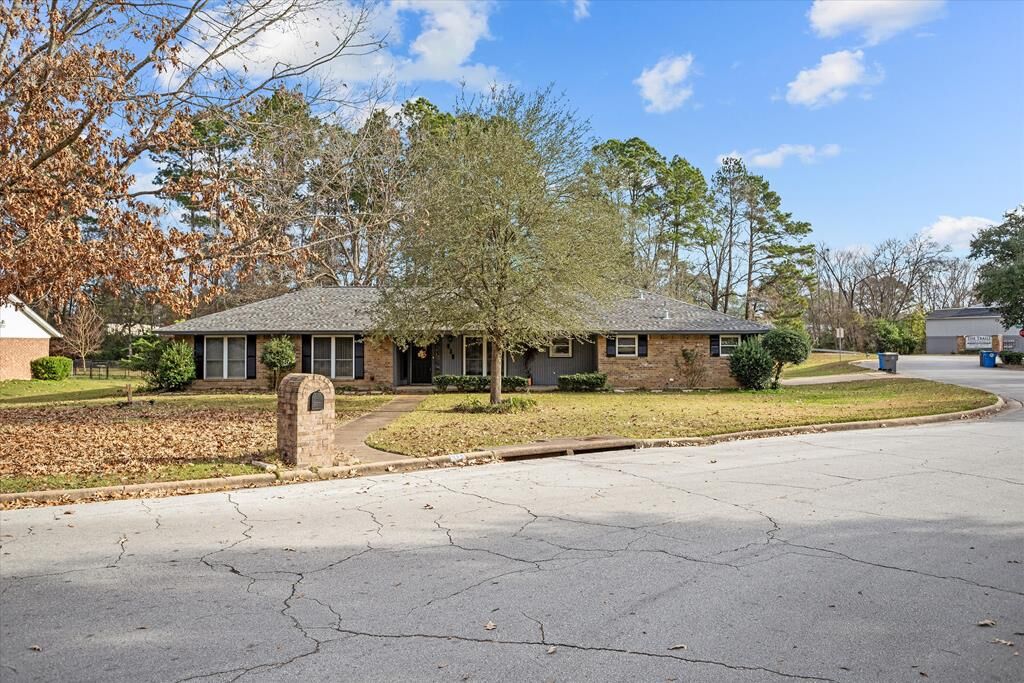 Property Photo:  419 Trailwood Circle  TX 75904 