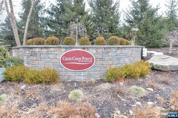 Property Photo:  12 Fox Run Drive 6  NJ 07631 