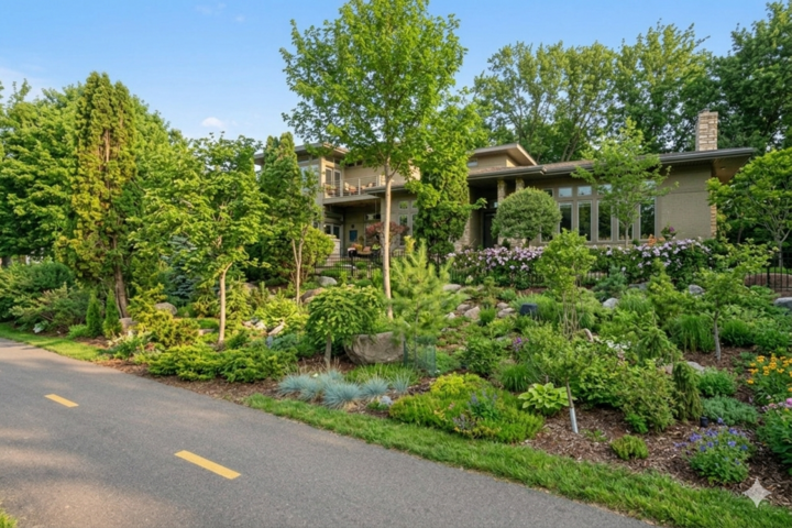 Property Photo:  2864 Irving Avenue S  MN 55408 