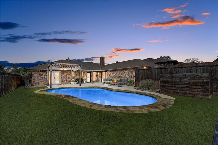 Property Photo: 1716 Rosemeade Circle TX 75007