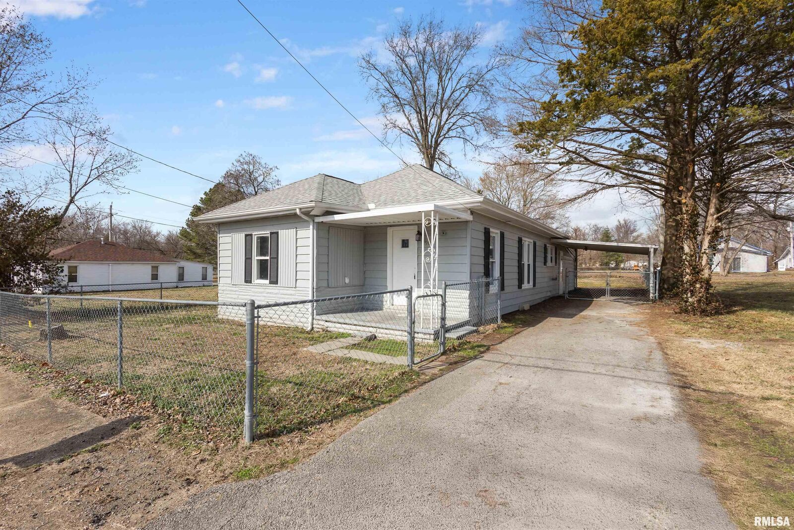 Property Photo:  1905 E Garland Street  IL 62896-3479 