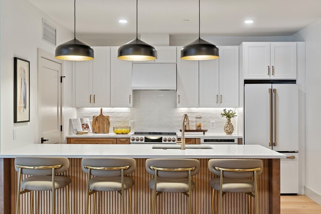 Property Photo:  1025 Massachusetts Avenue 204  MA 02476 