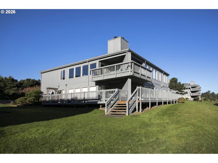 Property Photo:  1987 Gearhart Green Dr 704  OR 97138 