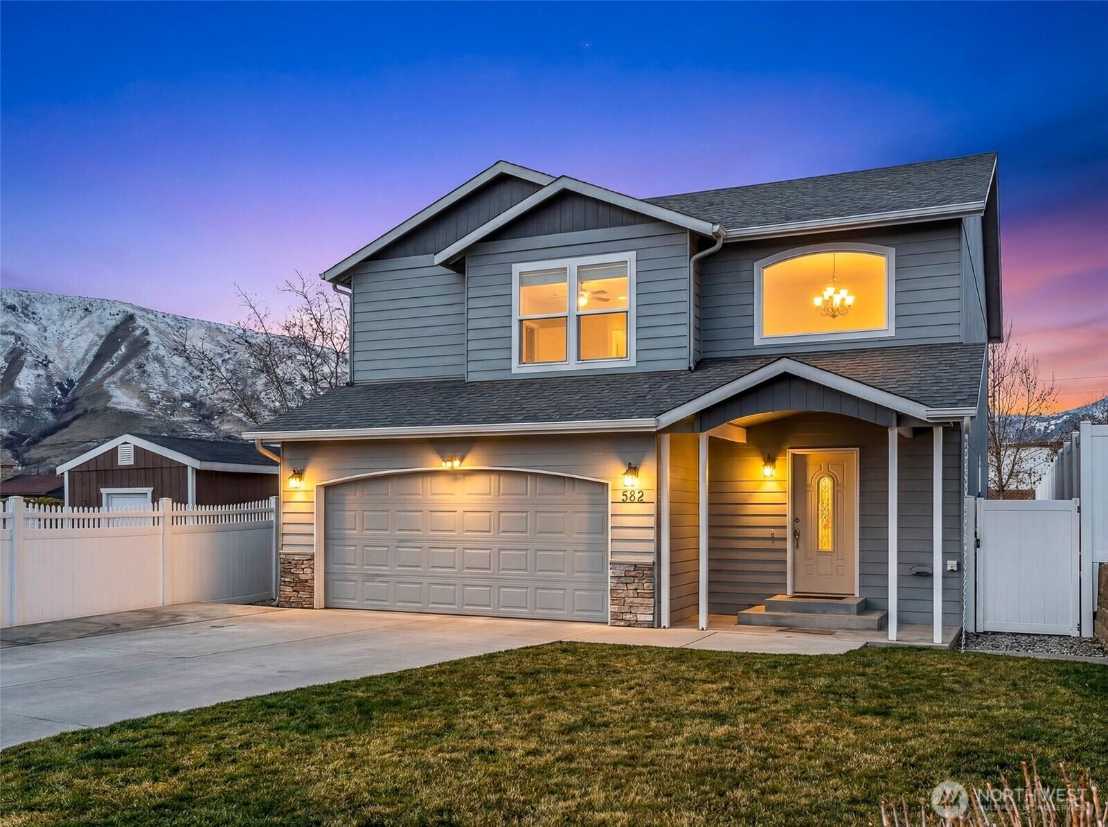 Property Photo:  582 S James Avenue  WA 98802 