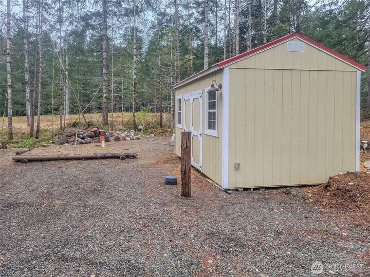 Property Photo:  81 N Kings Way S  WA 98548 