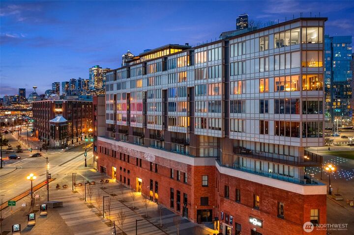 Property Photo:  590  1st Avenue S 702  WA 98104 