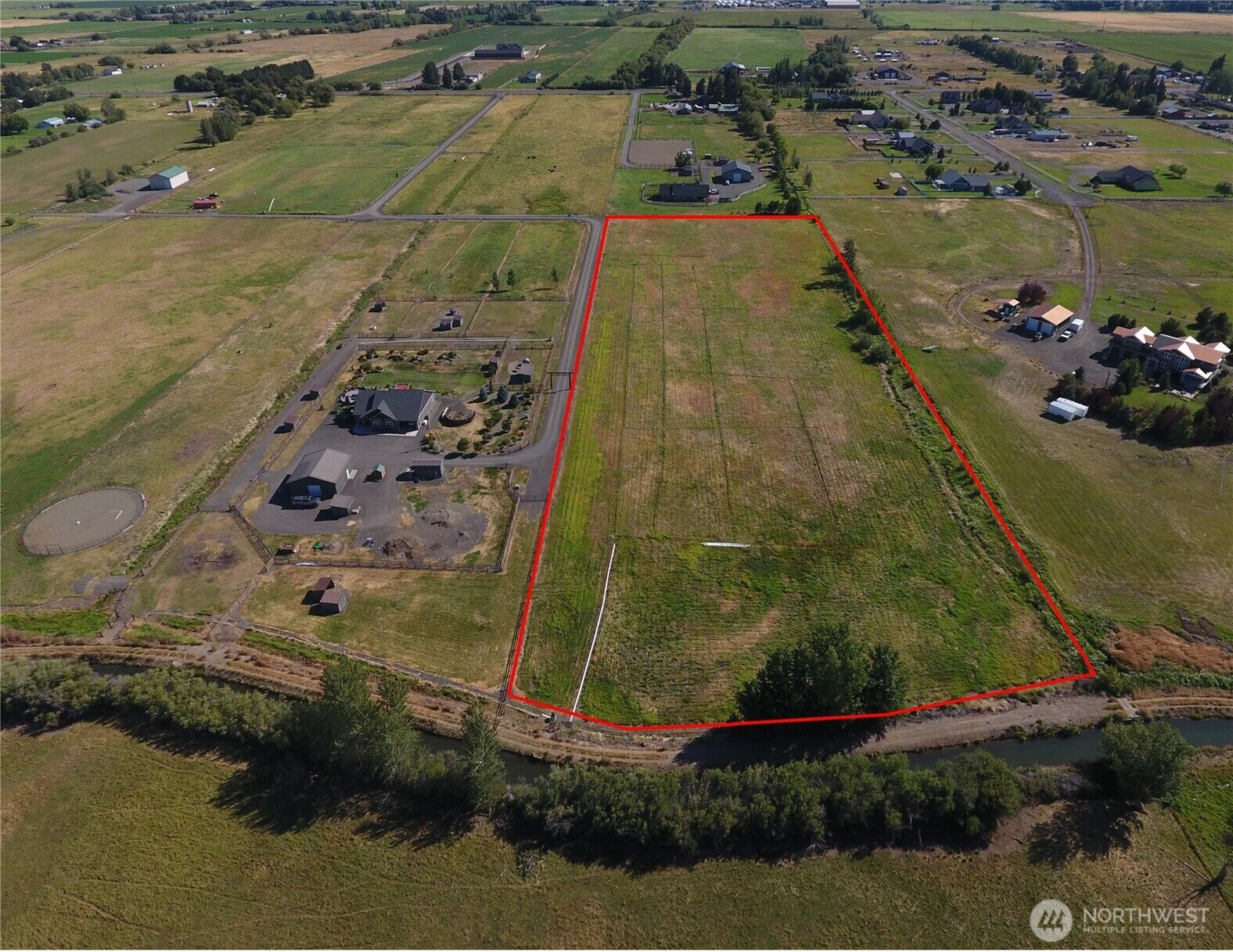 Property Photo:  4 Xx  Walker Drive  WA 98926 
