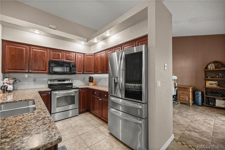 Property Photo: 5982 N Maroon Way FL 34465