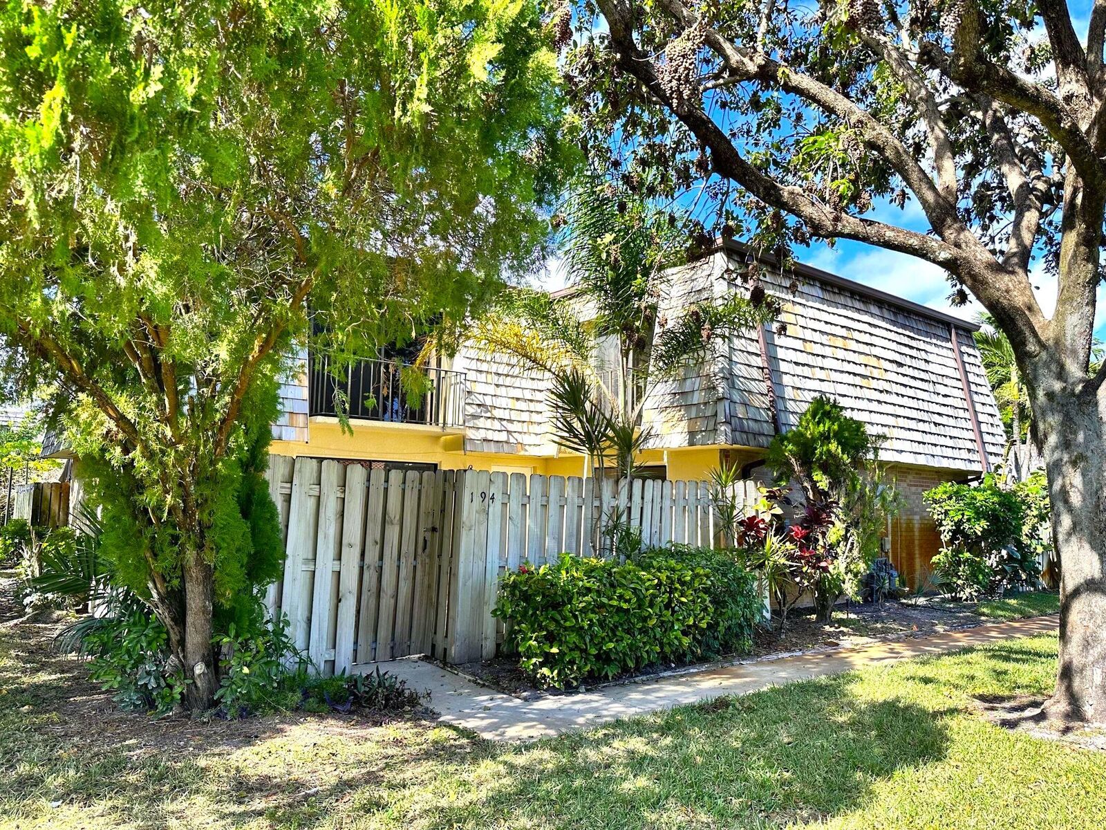 Property Photo: 194 Lake Arbor Dr 1 FL 33461